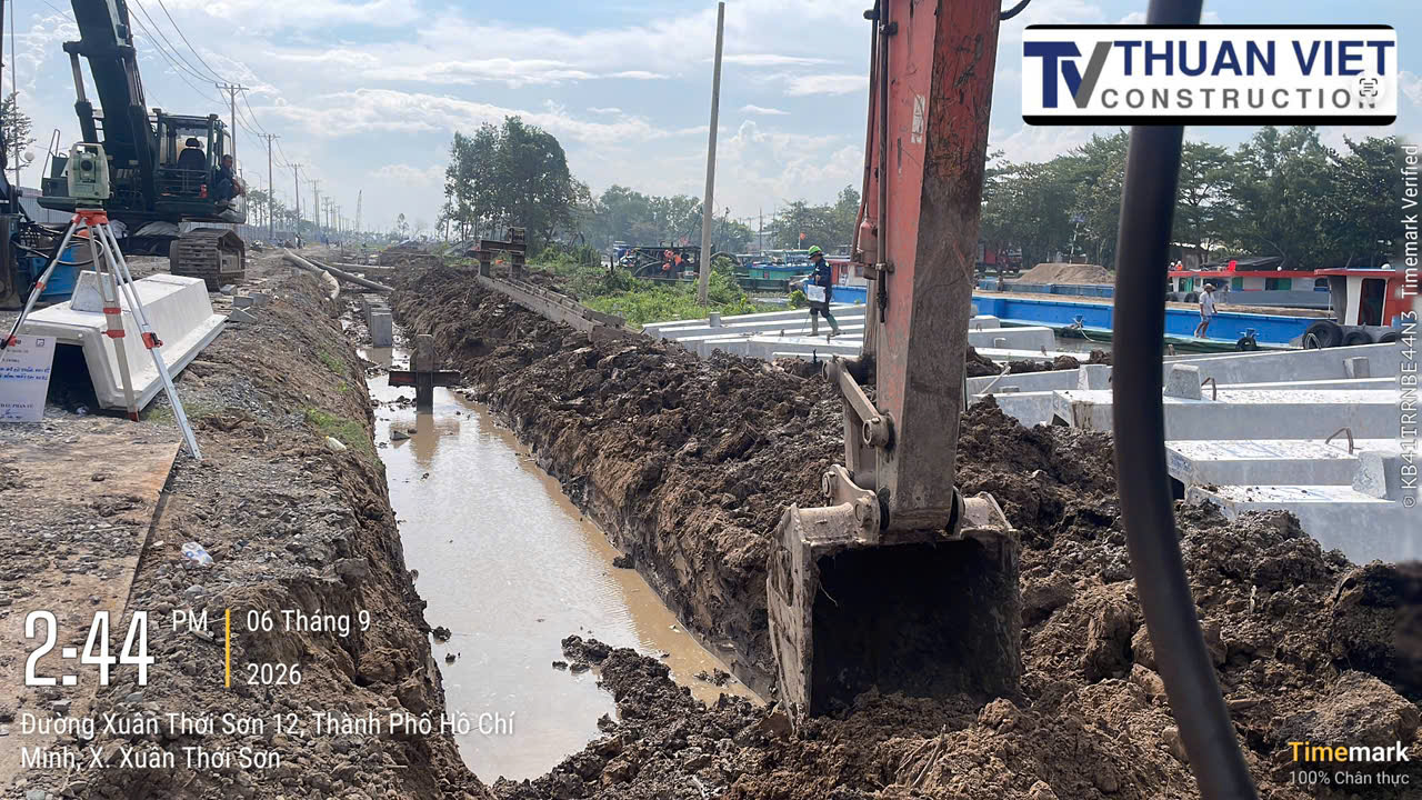 Chuẩn bị mặt bằng và đào rãnh lắp dựng sàn đạo thi công cừ SW
