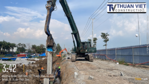 Rung hạ cừ SW bằng búa rung thủy lực trong điều kiện nền đất mềm
